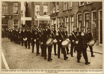 106824 Afbeelding van het muziekkorps van het Gezelschap Utrechts Brandweer 'Een voor allen, allen voor een'.